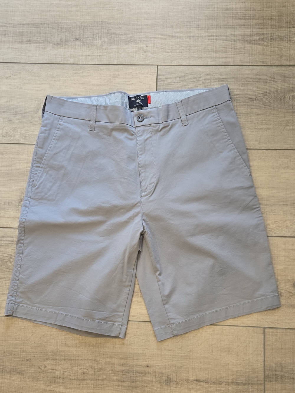 Dockers Men's Light Gray Flat-Front Shorts